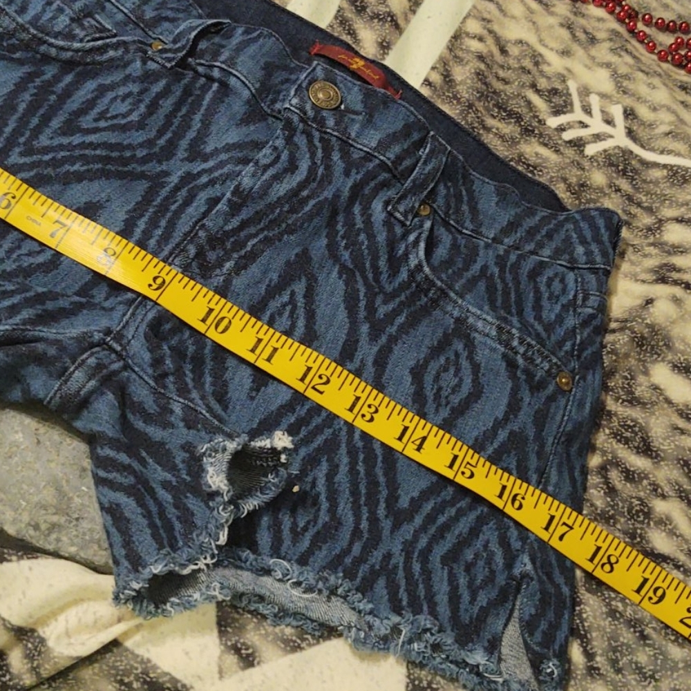 7FAM Diamond Pattern Distressed Cutoff Jean Shorts 25 - Picture 5 of 12